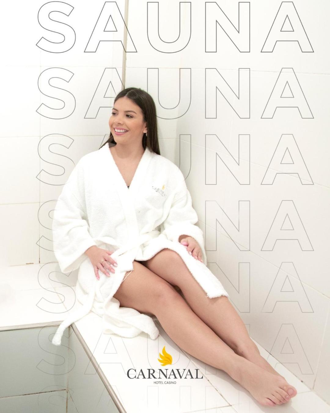 Carnaval Hotel Casino Encarnacion Exterior photo A woman wearing a bathrobe