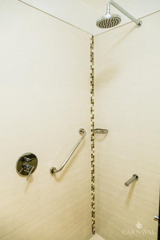 Carnaval Hotel Casino Encarnacion Exterior photo A shower rail
