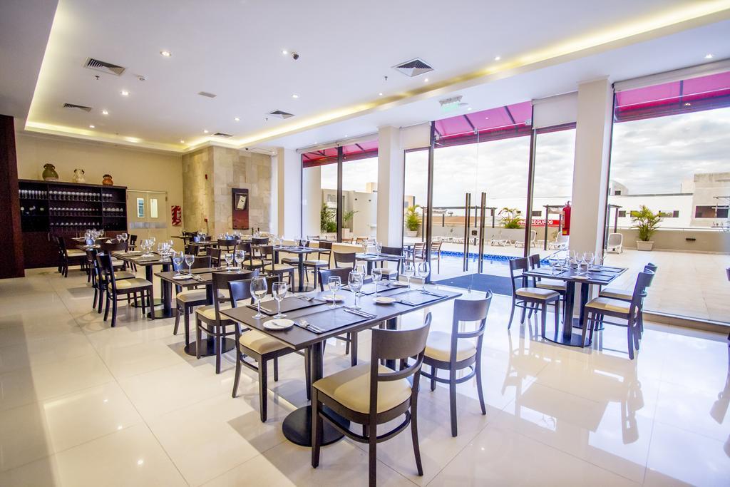 Carnaval Hotel Casino Encarnacion Exterior photo Restaurant
