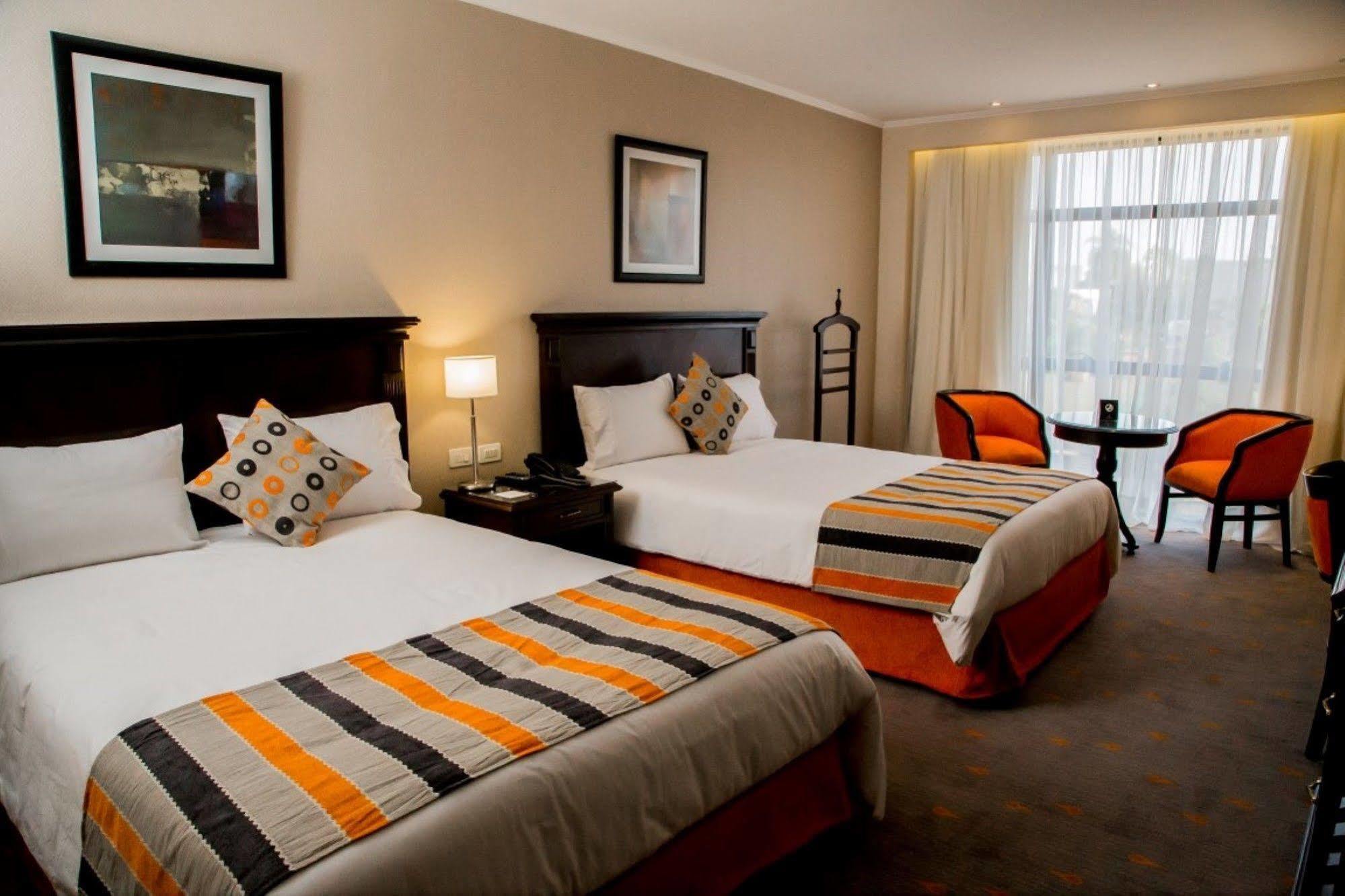 Carnaval Hotel Casino Encarnacion Exterior photo A room at the Protea Hotel, Sandton