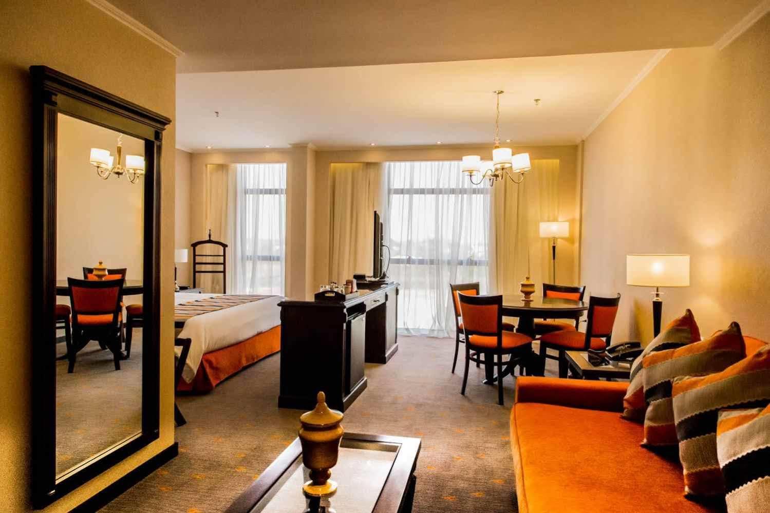 Carnaval Hotel Casino Encarnacion Exterior photo A suite at the hotel